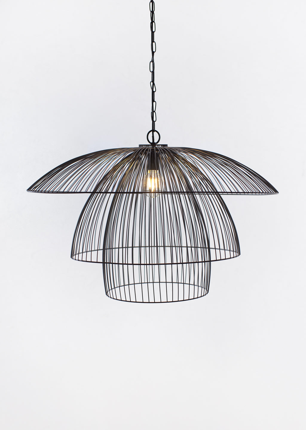 Grande suspension en métal noir