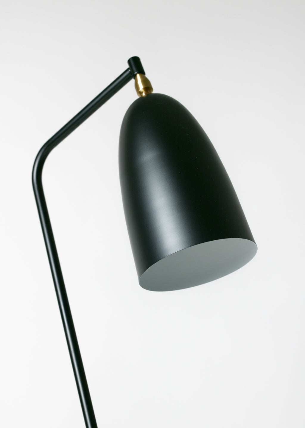 Lampe sur pied en métal noir