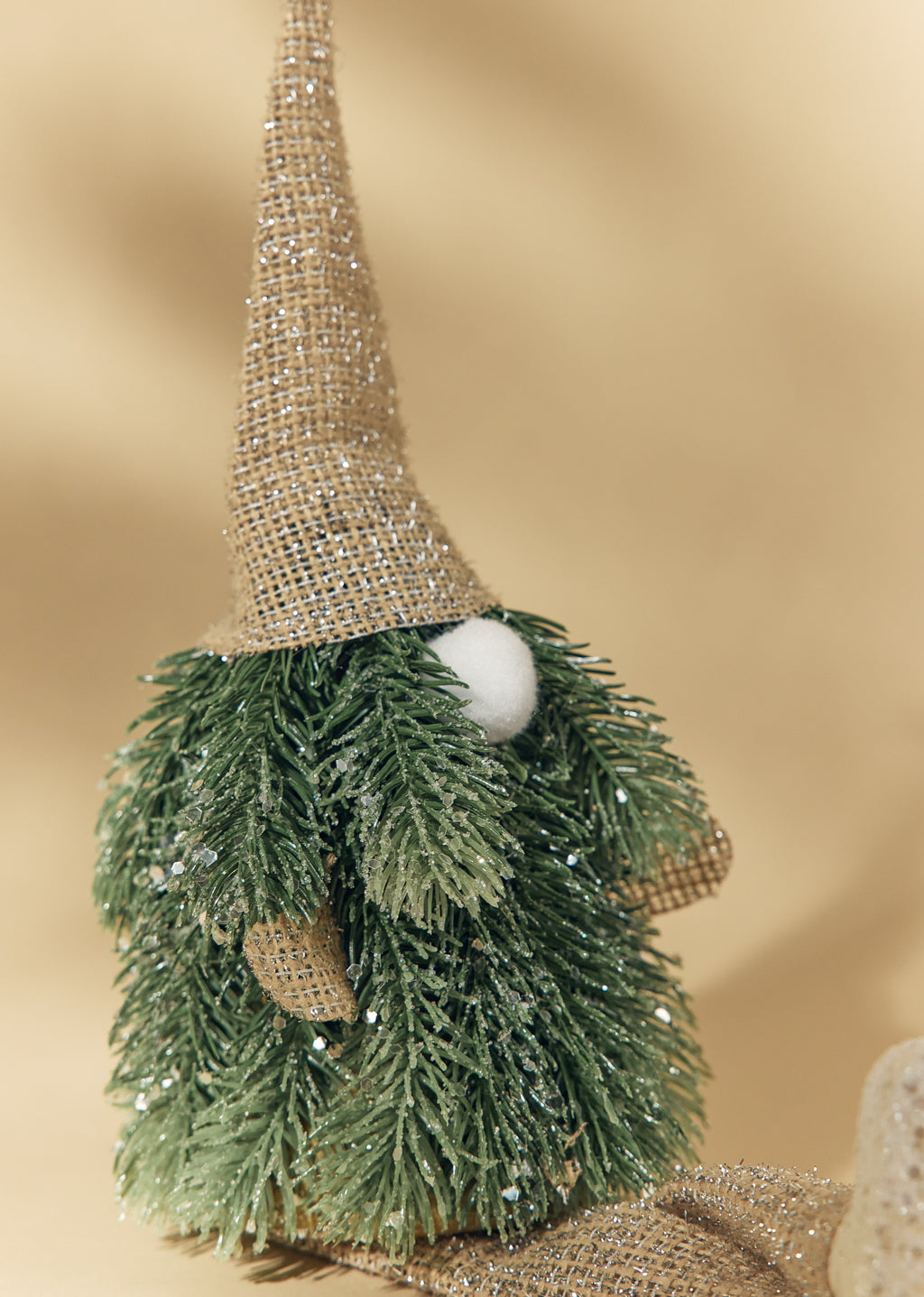 Décoration de gnome en jute