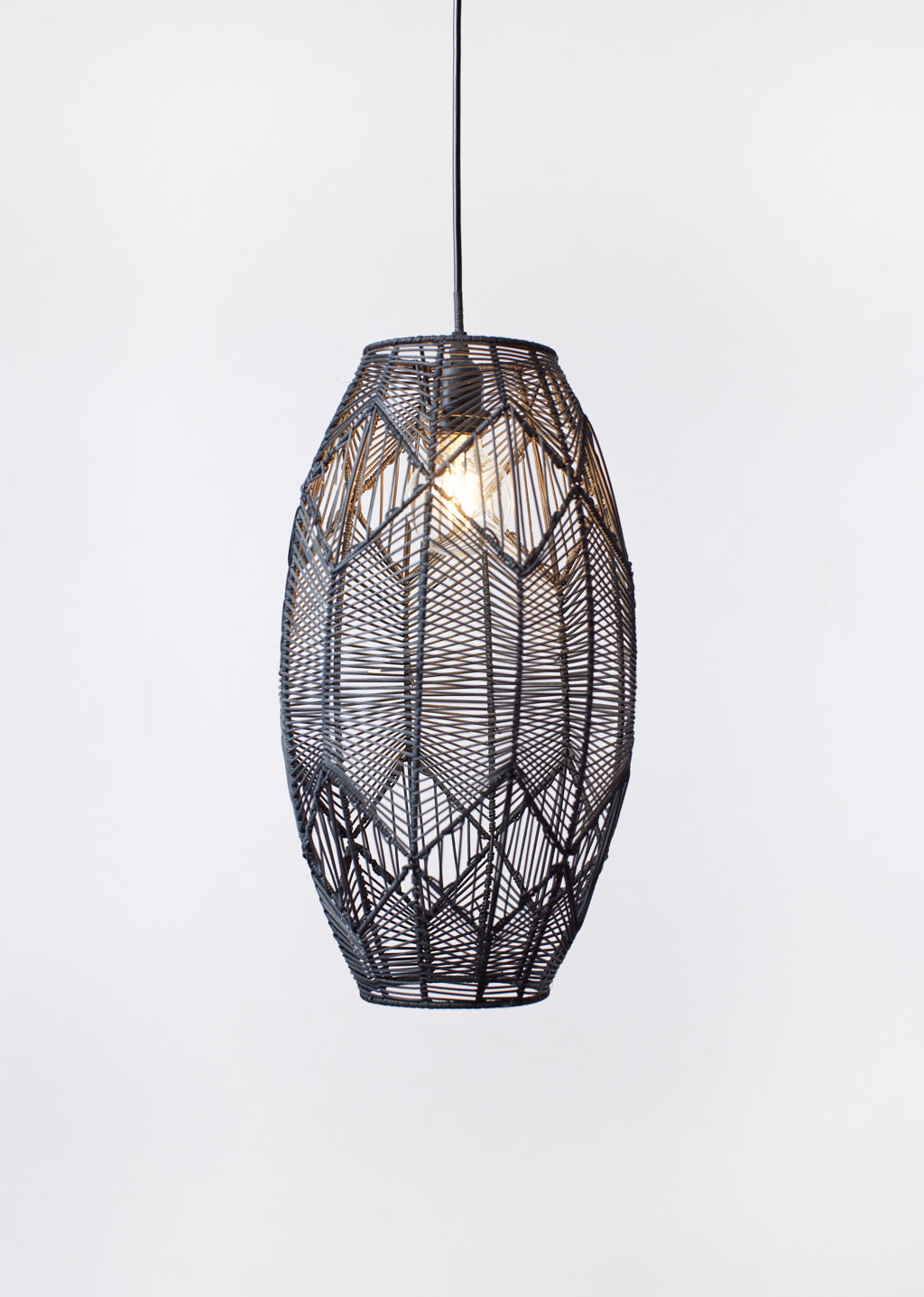 Suspension en rotin noir