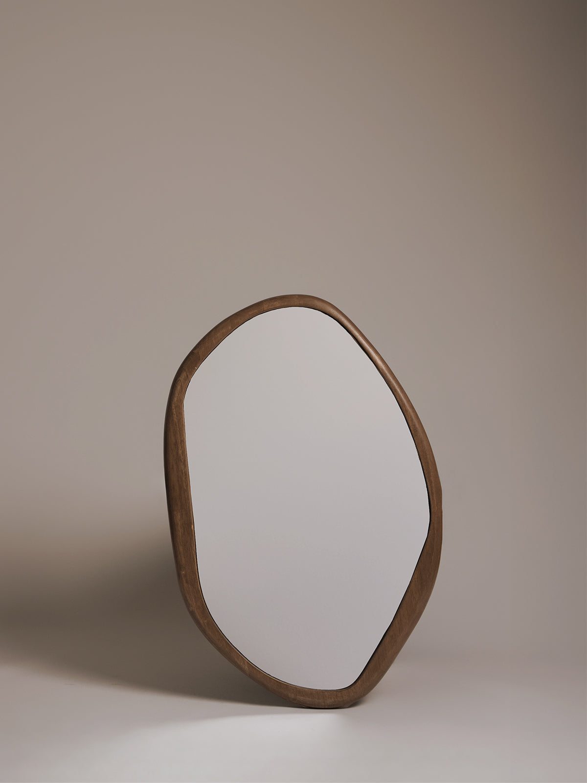 Miroir St-Laurent en noyer - Moyen
