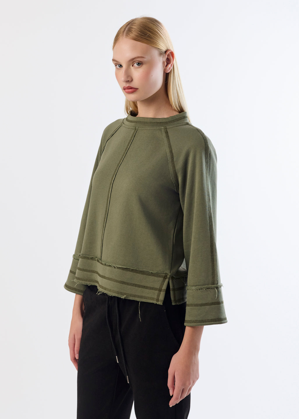 【LUVISTRUE】 SM SPANGLE OFFSHOULDER TEE ♥2Color LUVISTRUE | 러브이즈트루 Luvistrue Short Sleeve SM SPANGLE