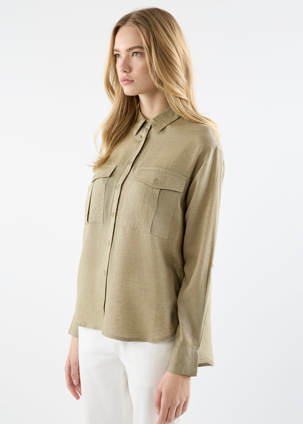 Loose tunic with buttons