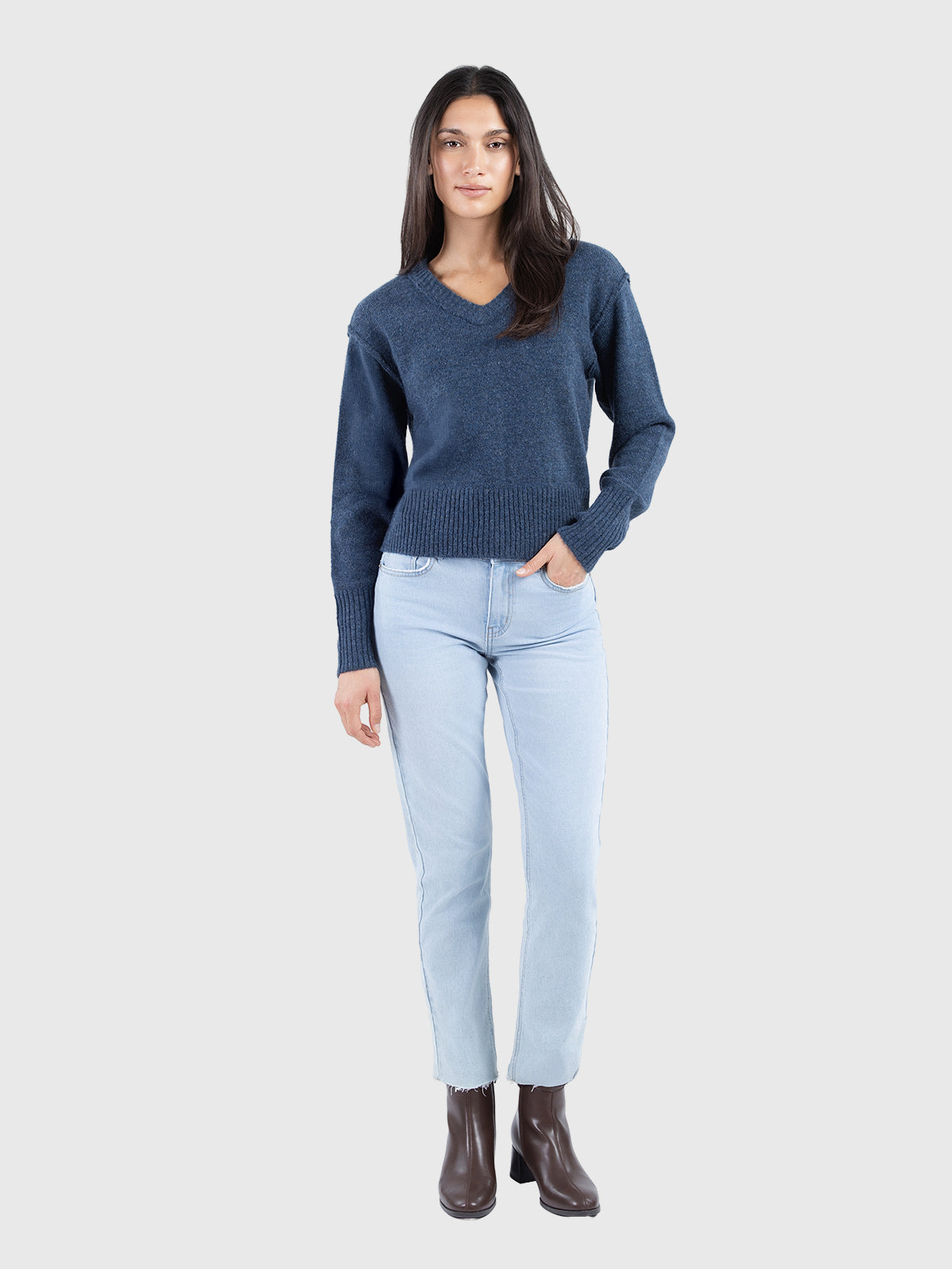 Basique col en V en fil recyclé