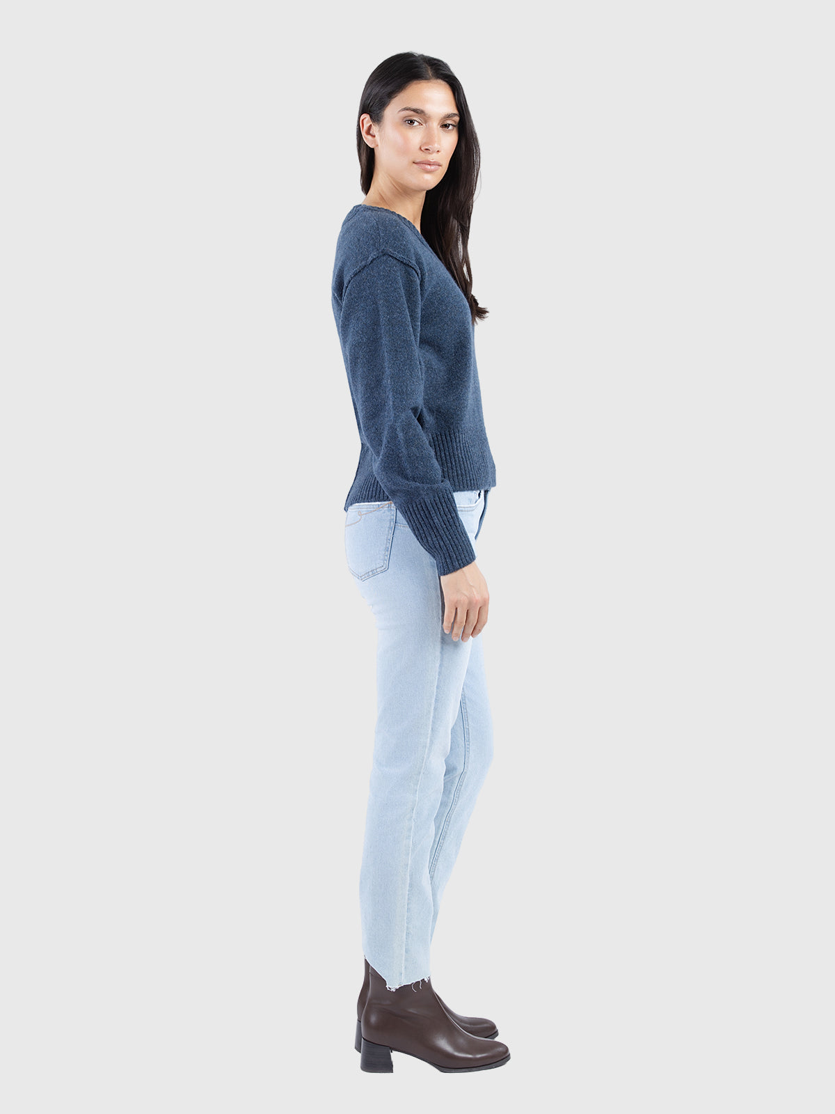 Basique col en V en fil recyclé