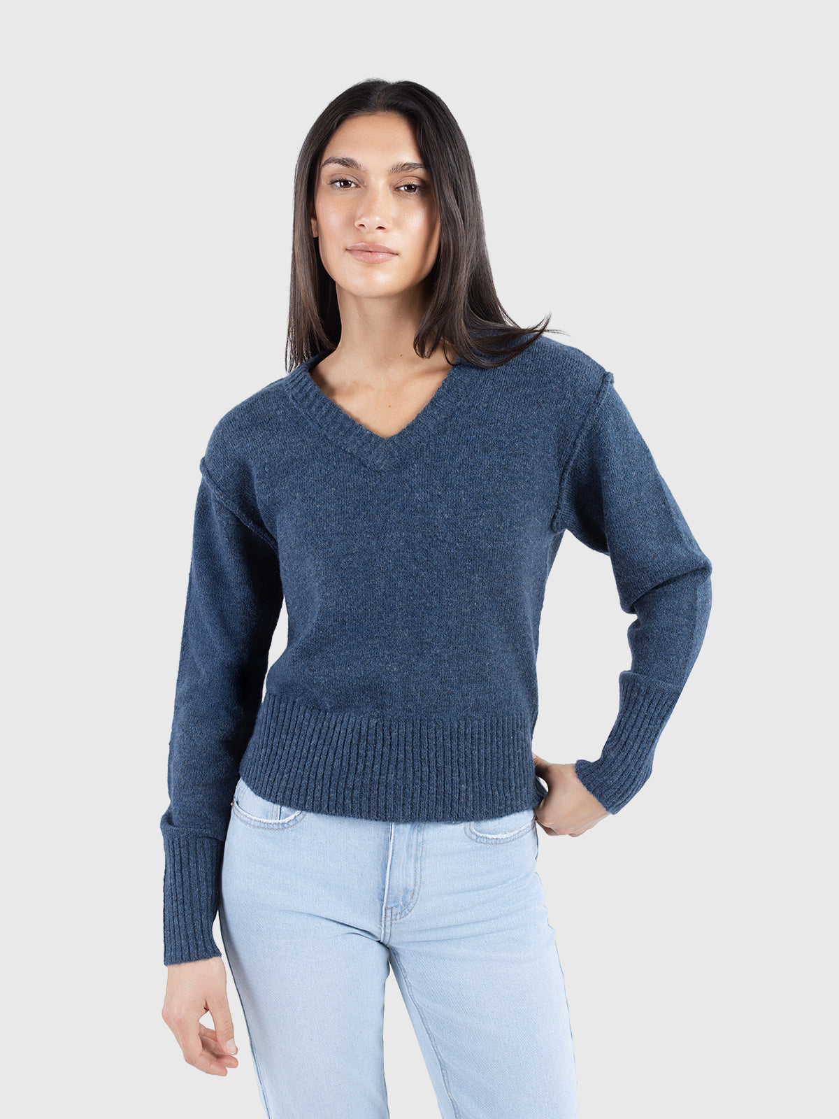 Basique col en V en fil recyclé