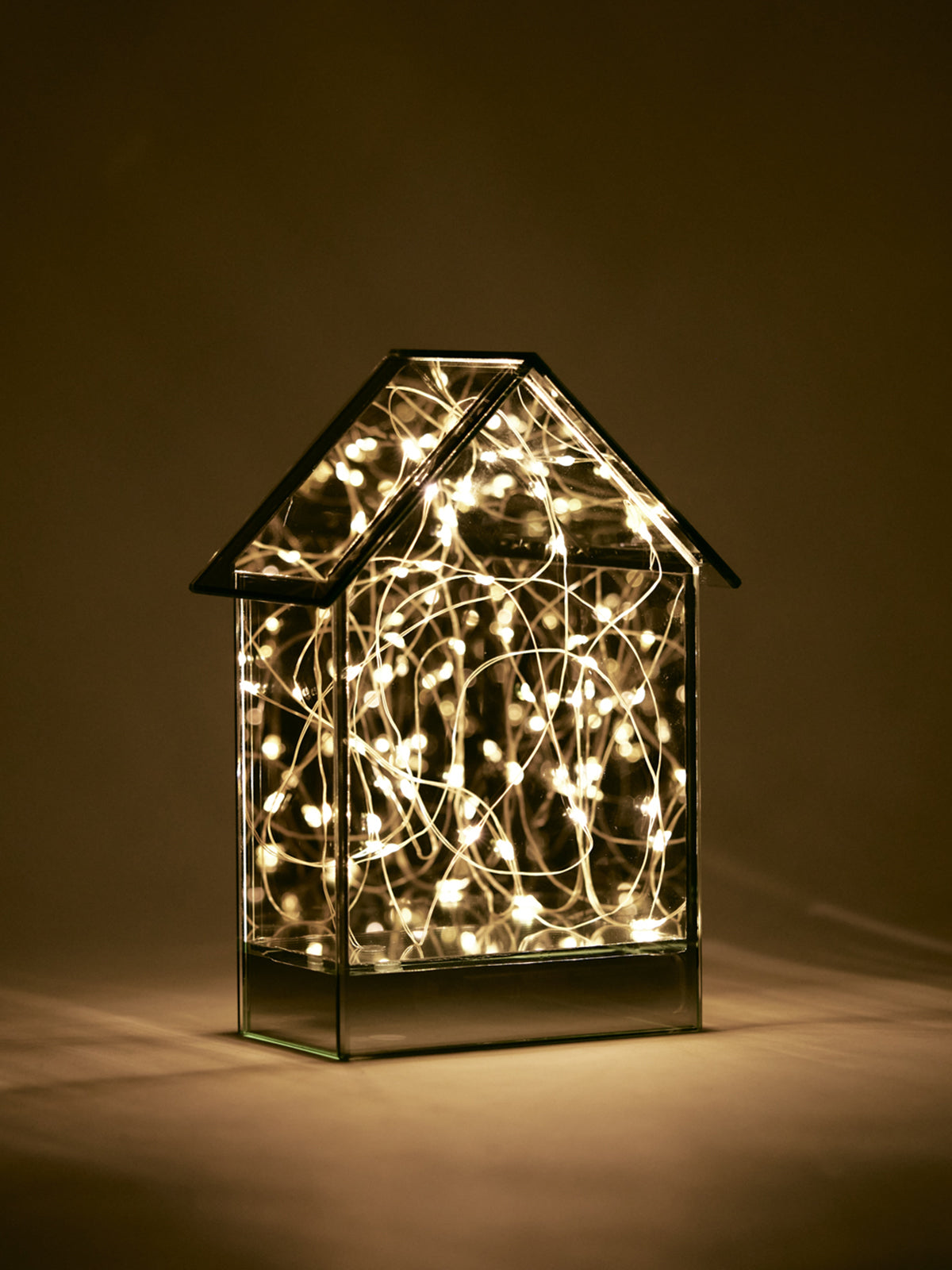 Maison de verre lumineuse - moyenne