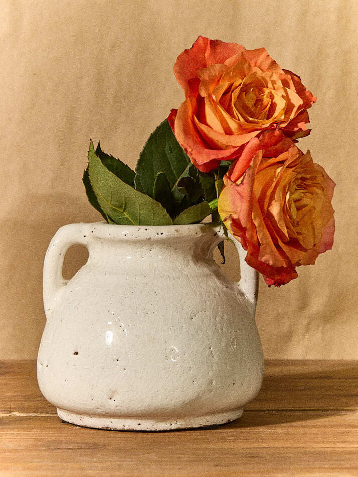 Small ceramic pot - Cracked