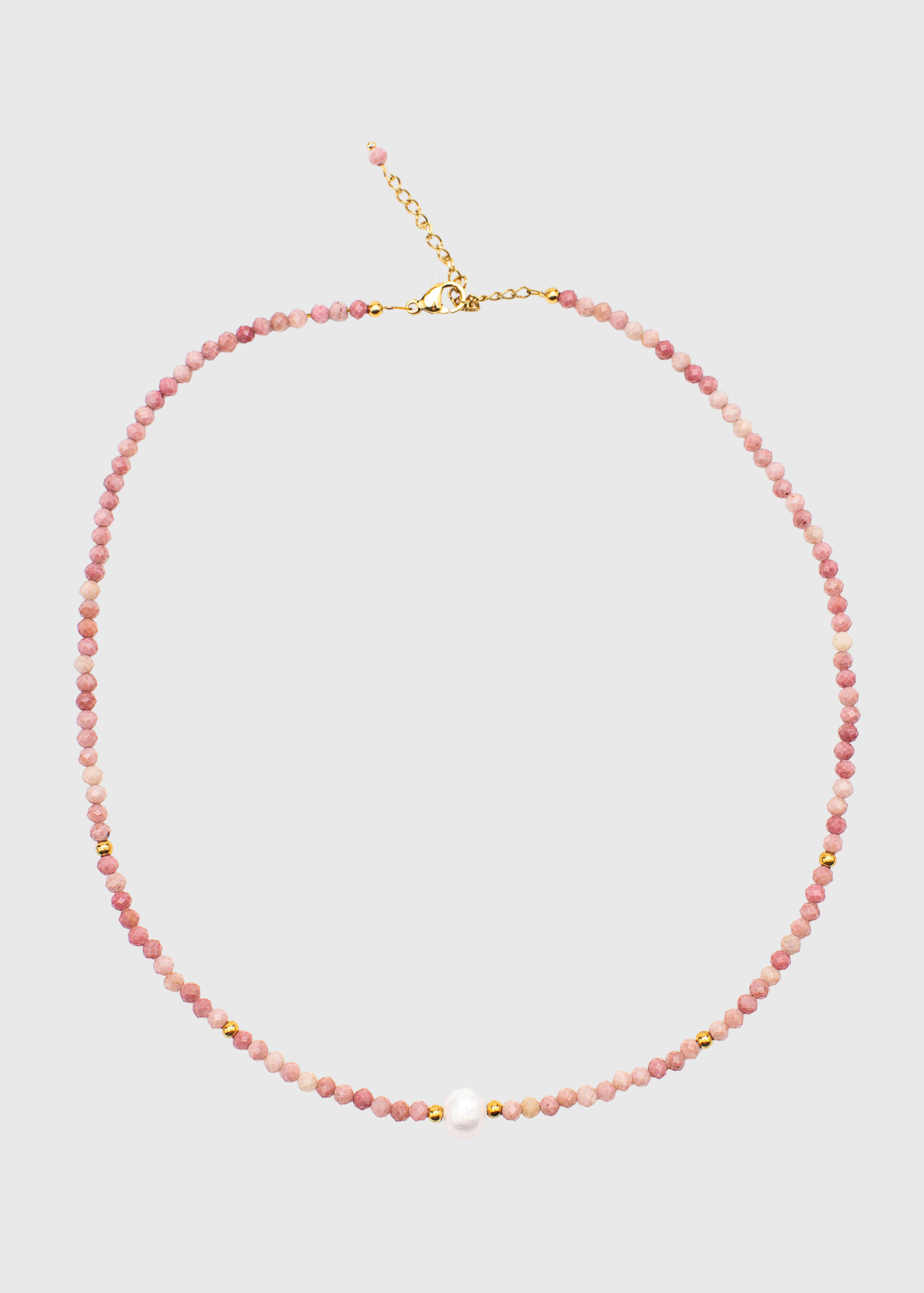 Collier de pierres roses avec perle