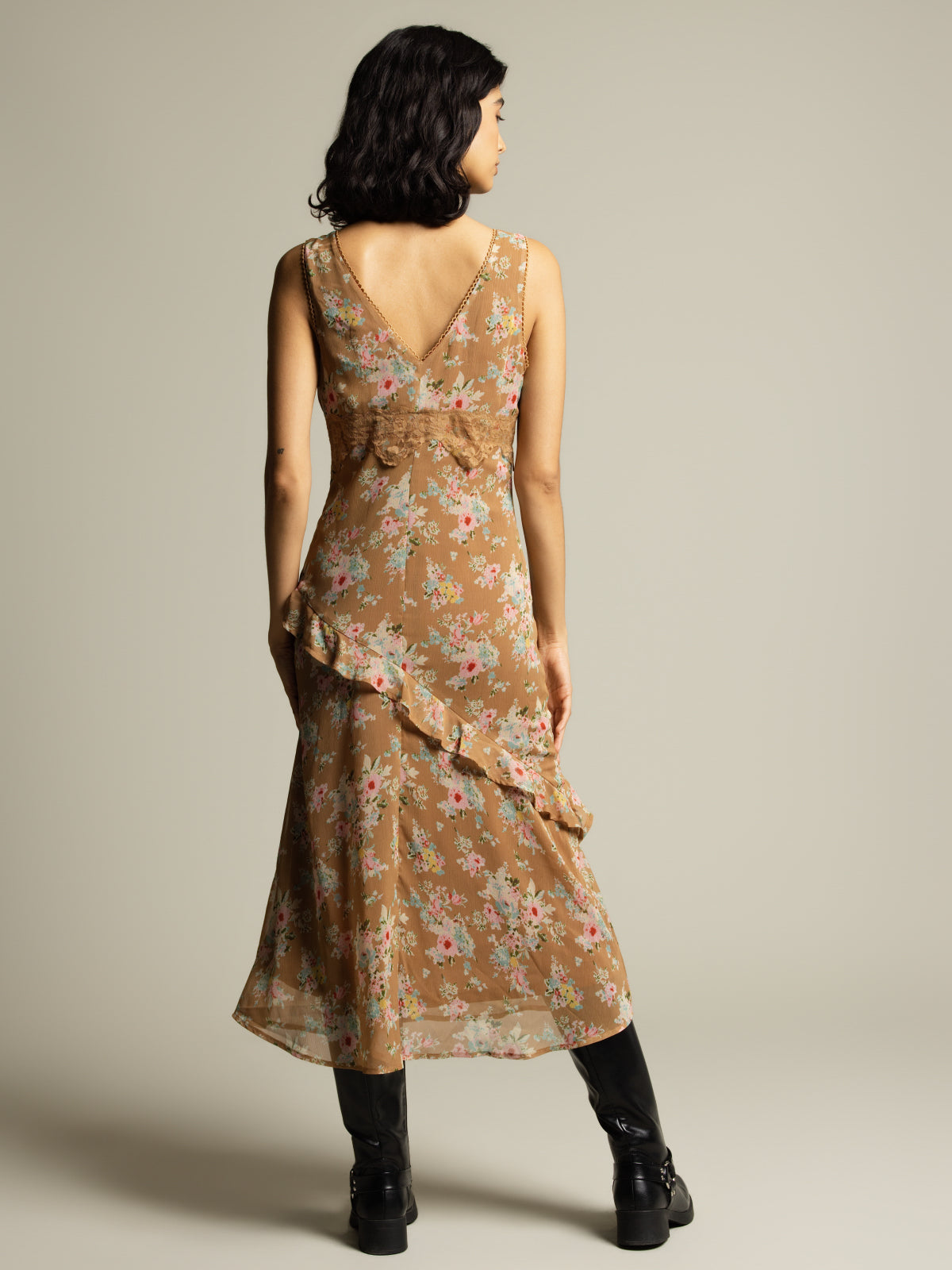Robe fleurie à volant