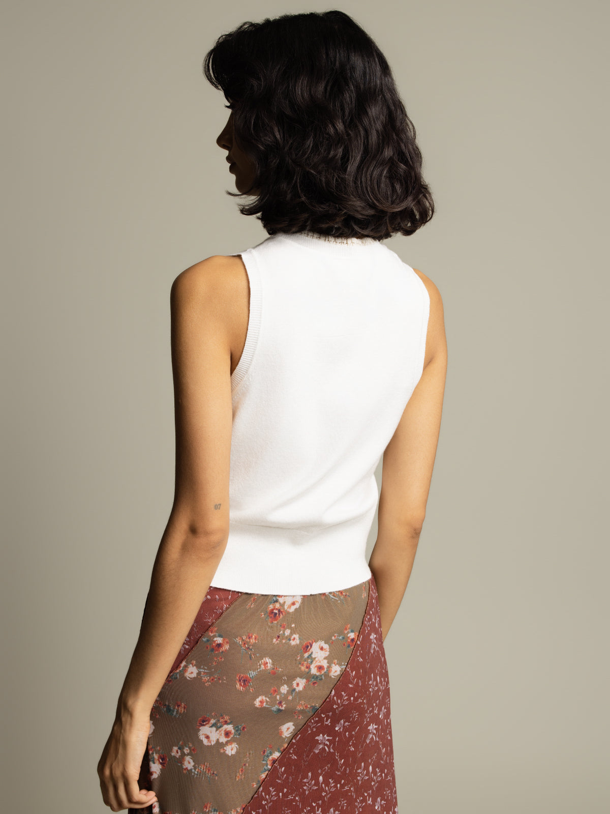Débardeur boutonné bordure dentelle