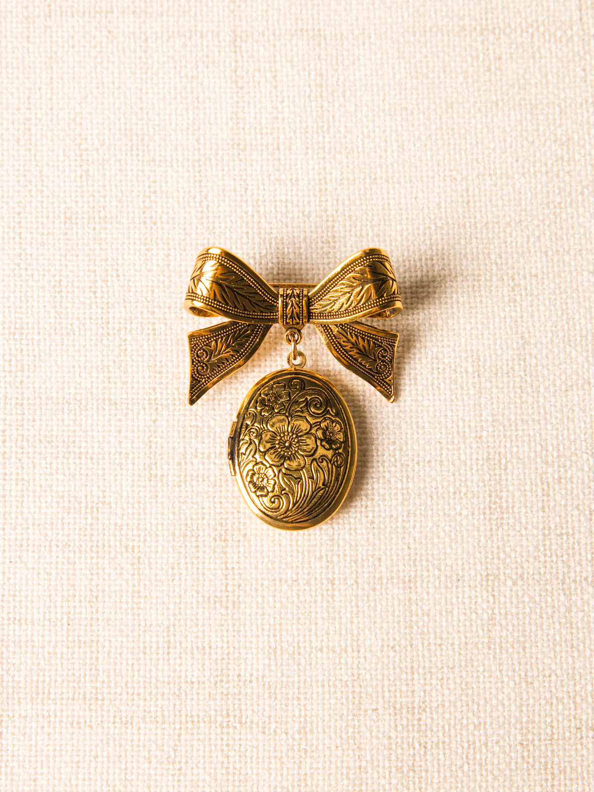 Broche médaillon nœud