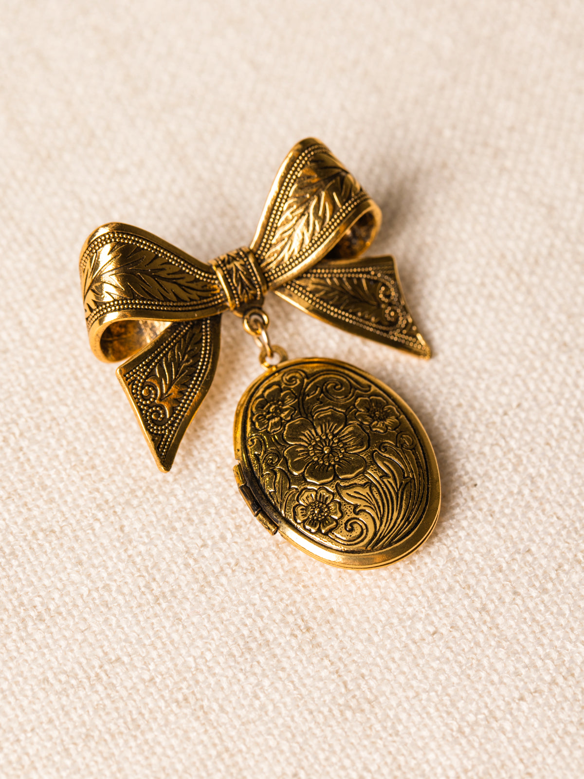 Broche médaillon nœud