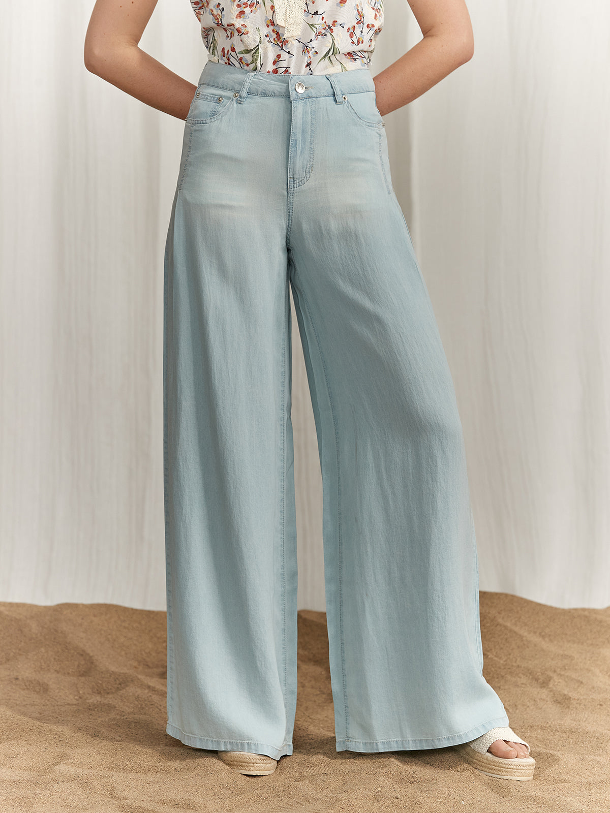 Flowy wide-leg trousers