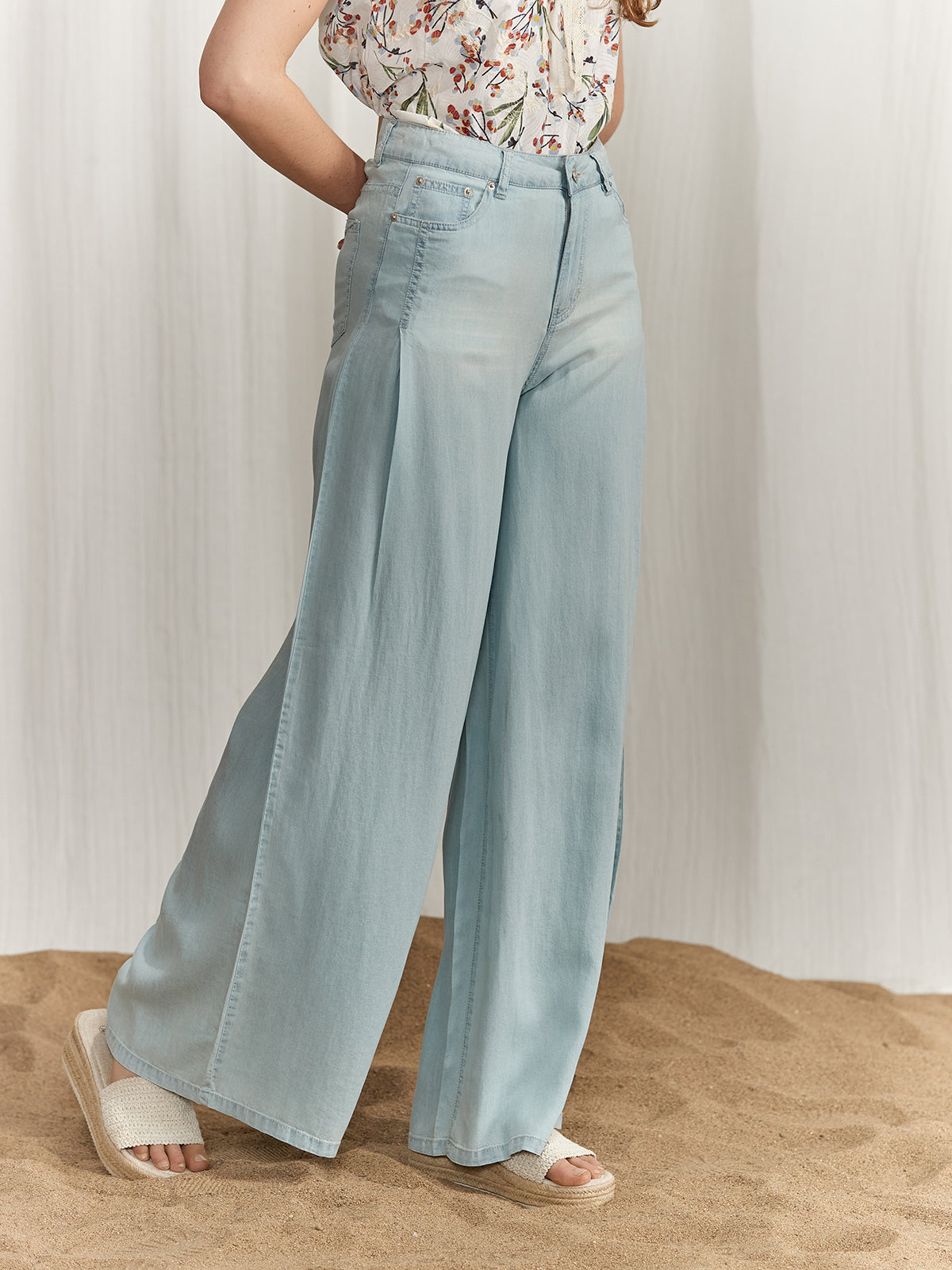 Flowy wide-leg trousers