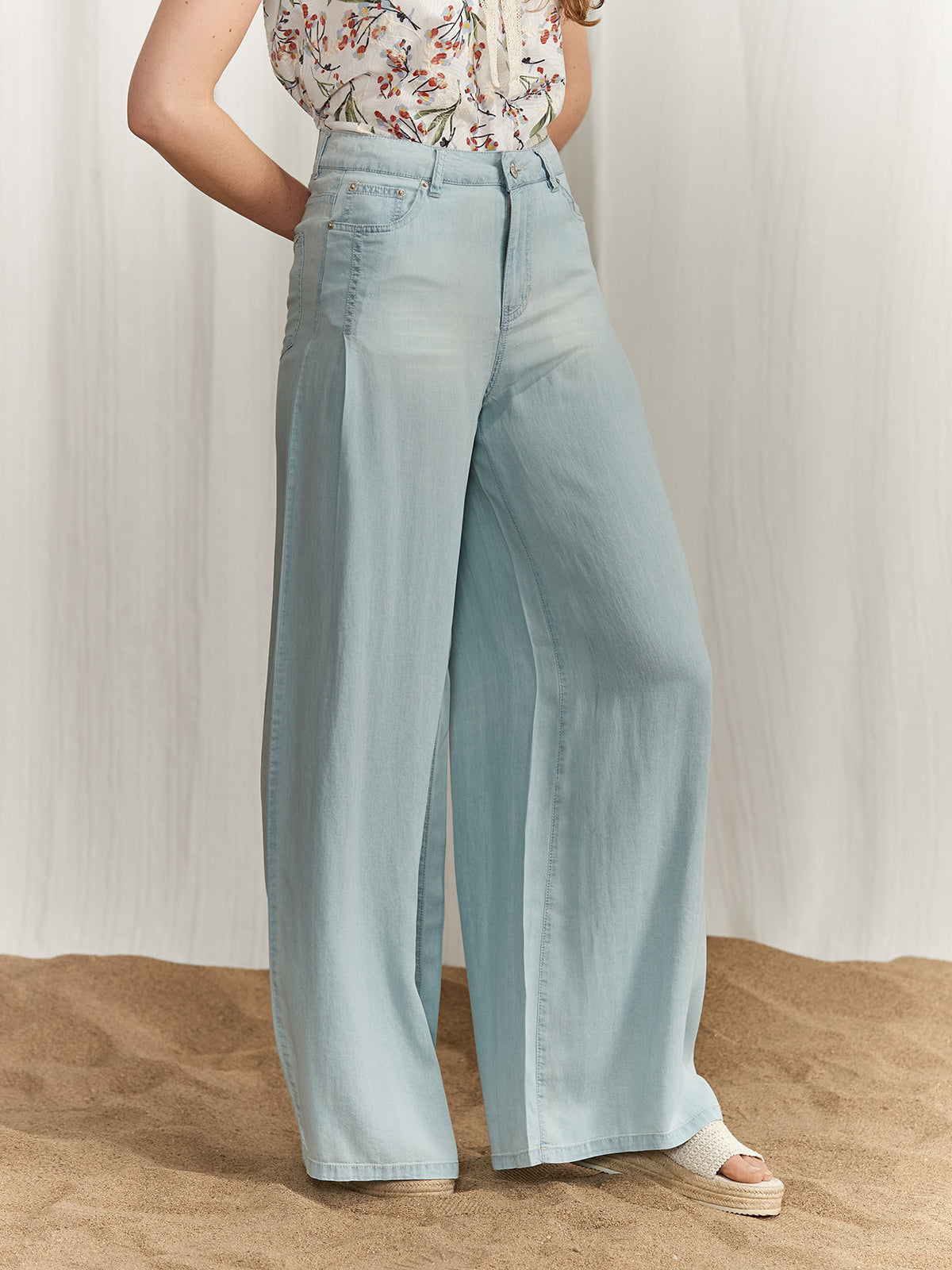 Flowy wide-leg trousers
