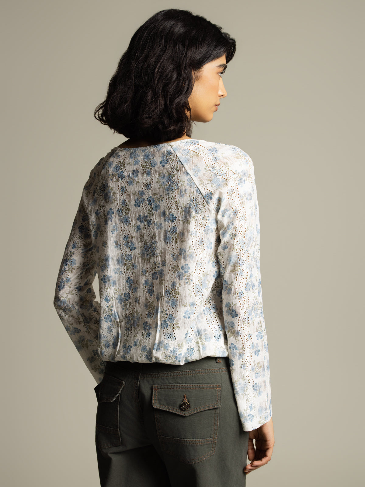 Haut brodé floral