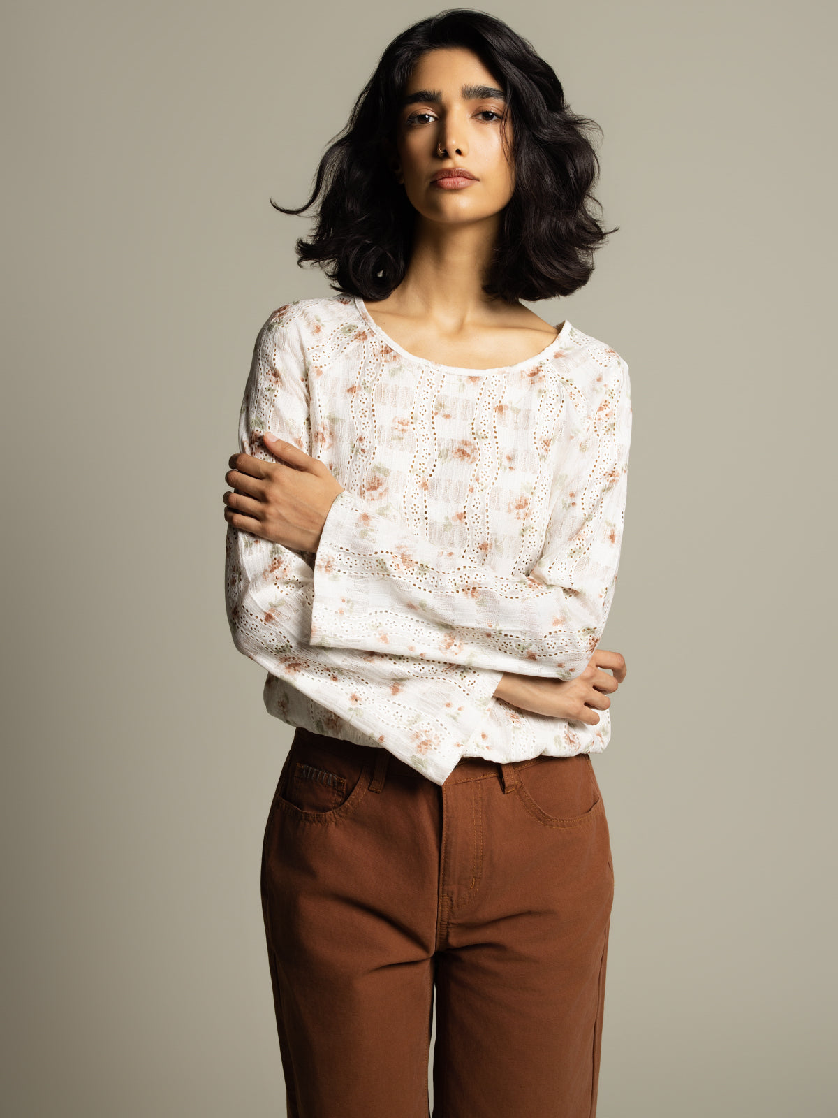 Haut brodé floral
