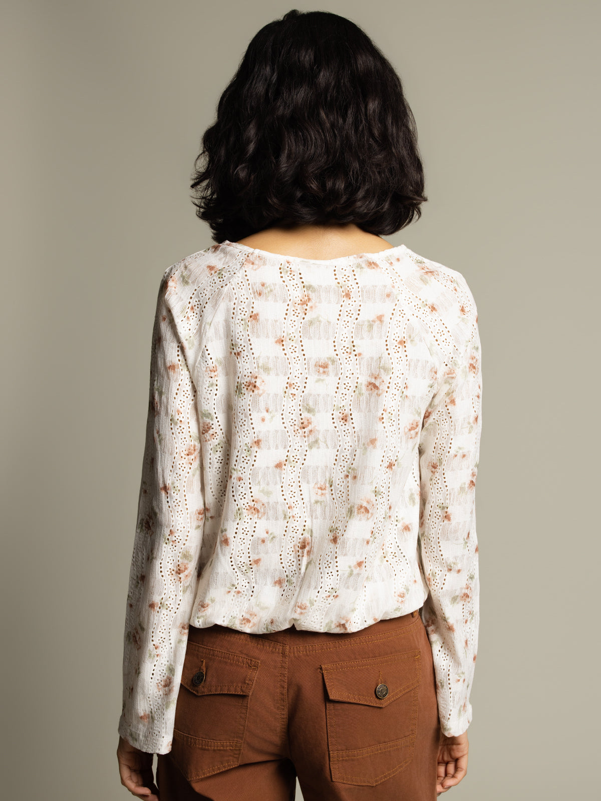 Haut brodé floral