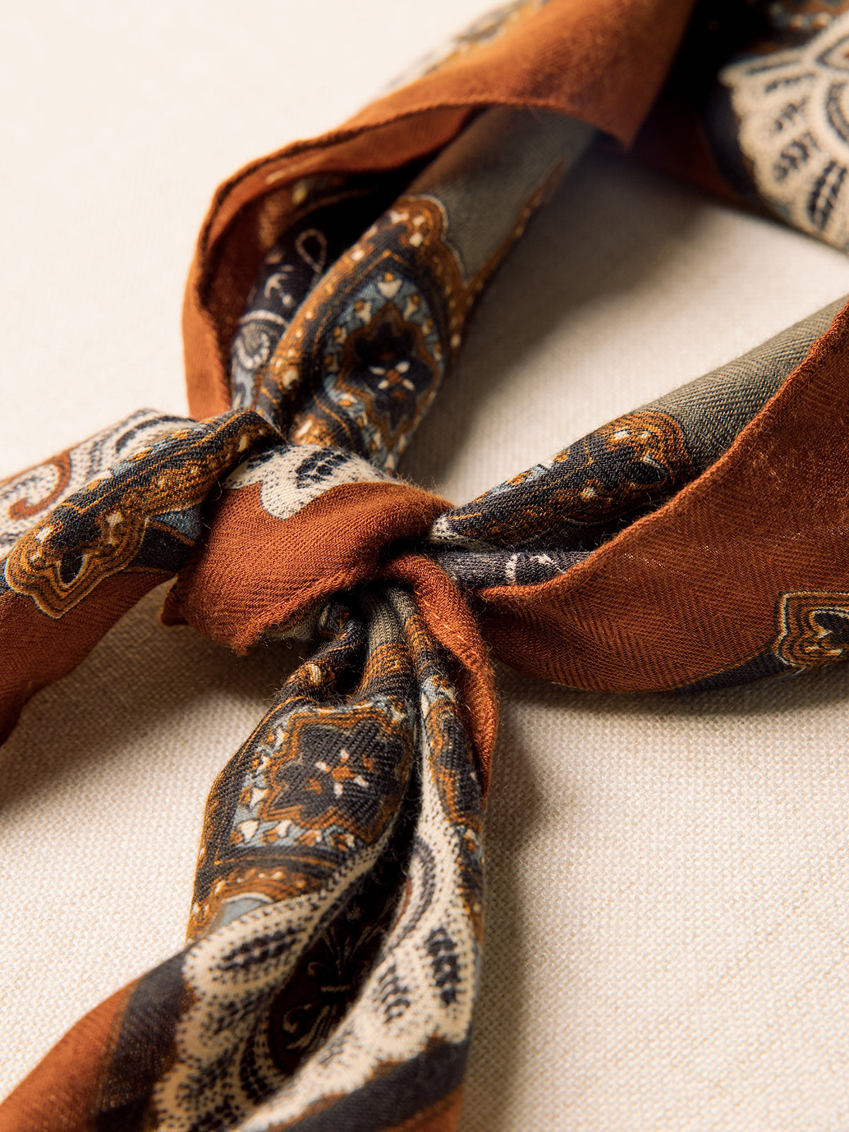 Foulard carré en velours