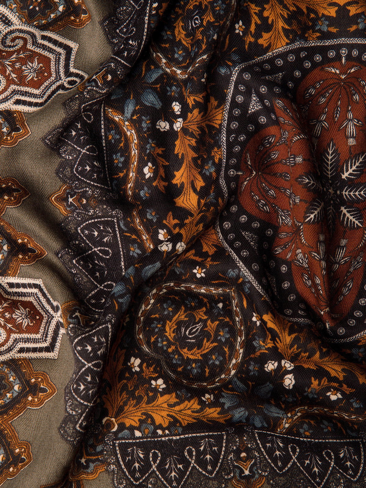 Foulard carré en velours