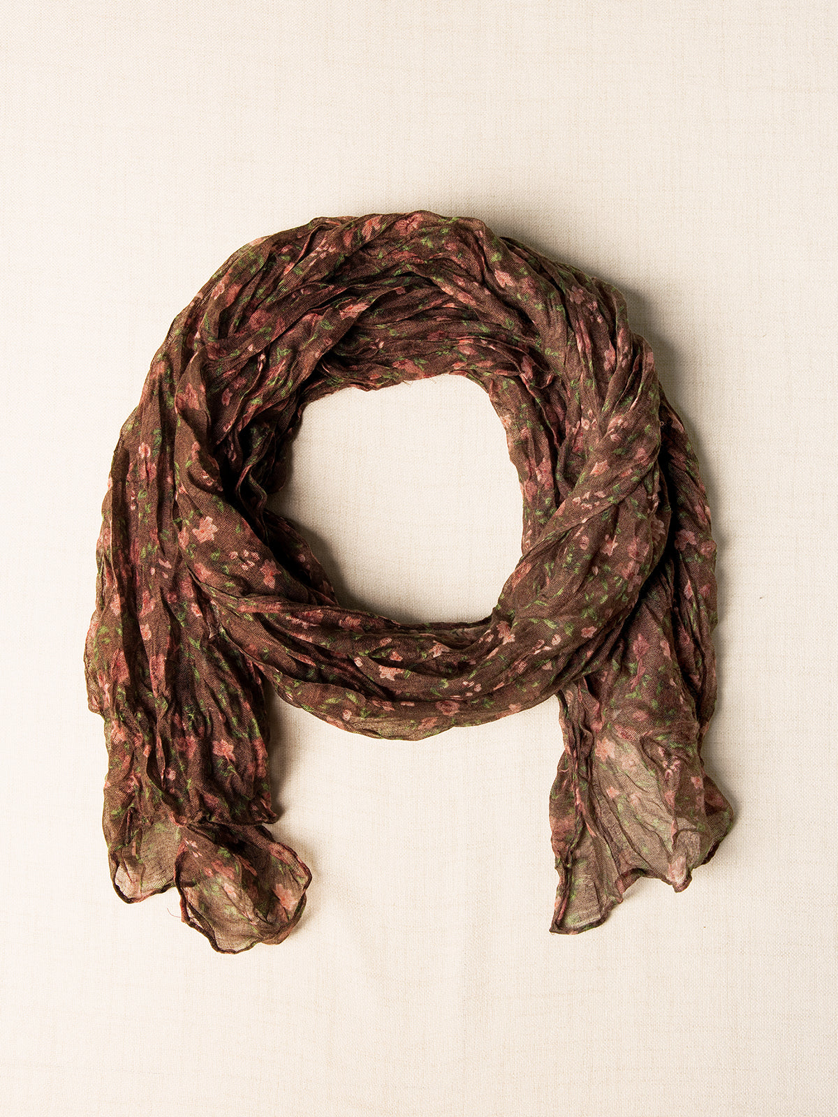 Foulard léger floral froissé