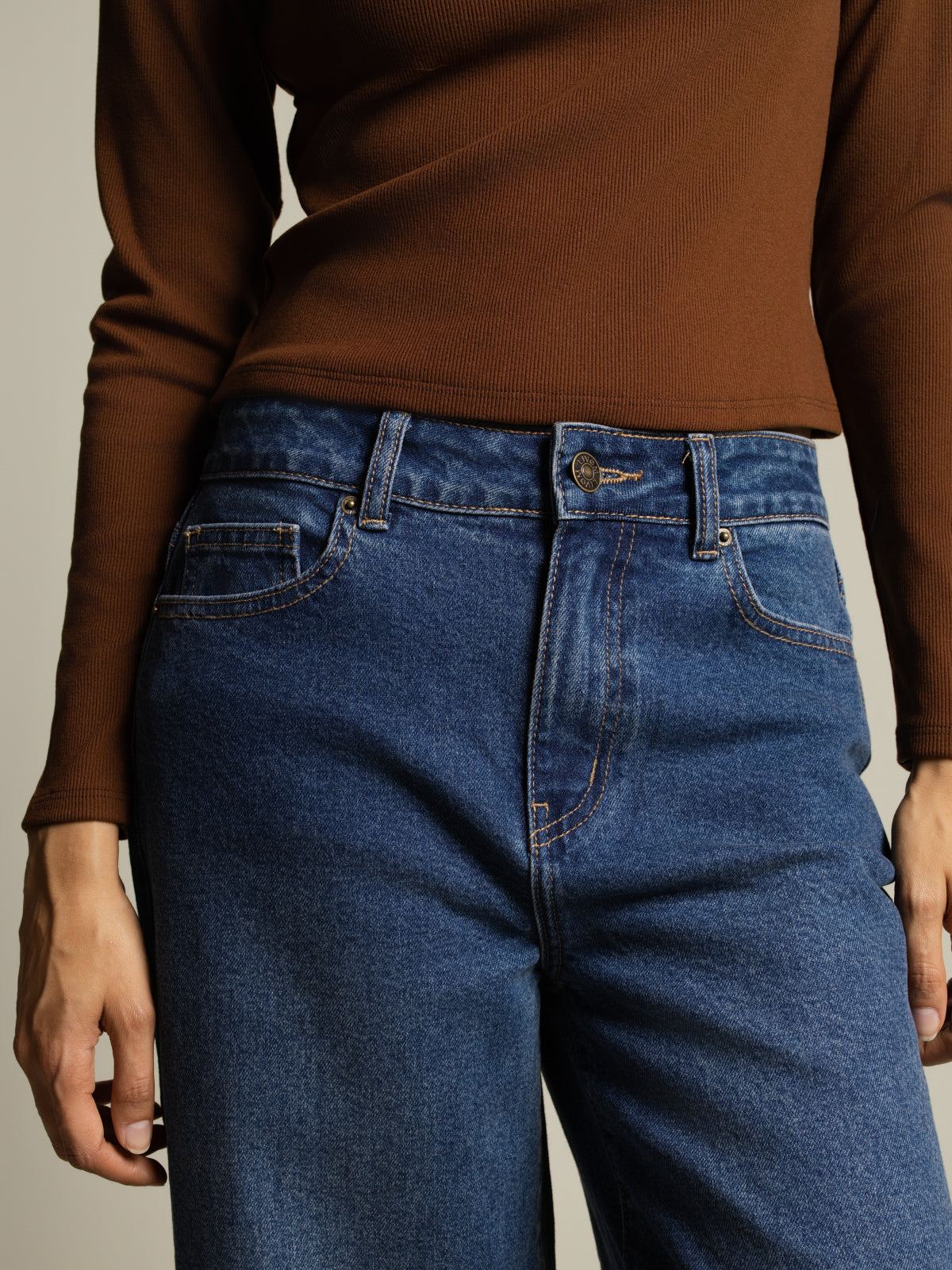 7/8 wide-leg cropped jeans with cuffs