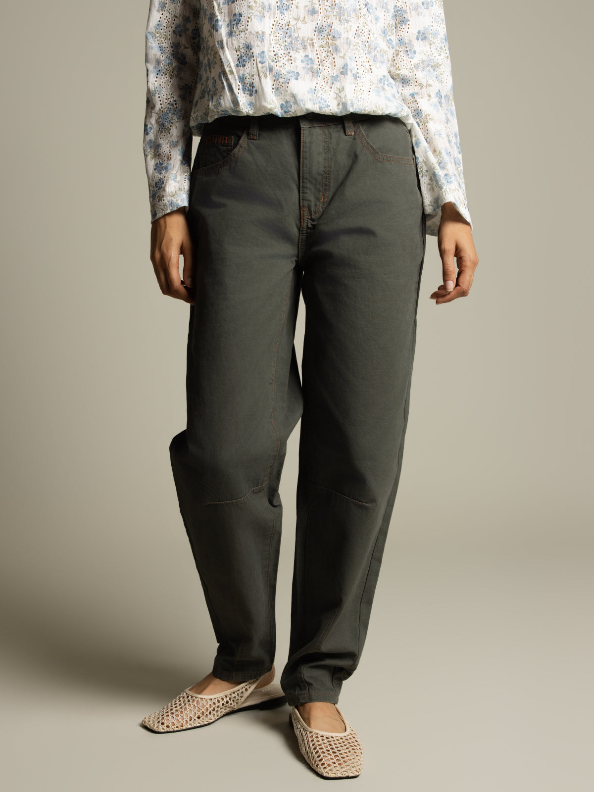 Barrel-leg pants