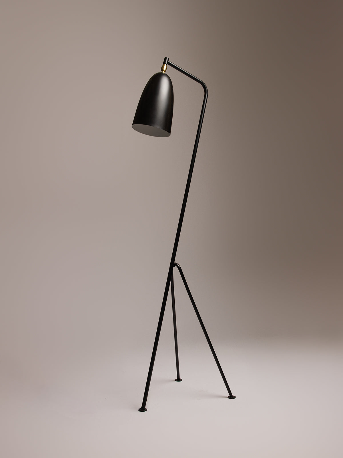 Lampe sur pied en métal noir