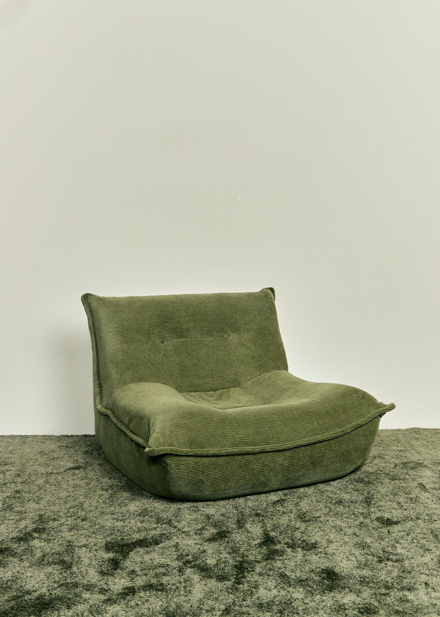 Cushioned accent chair